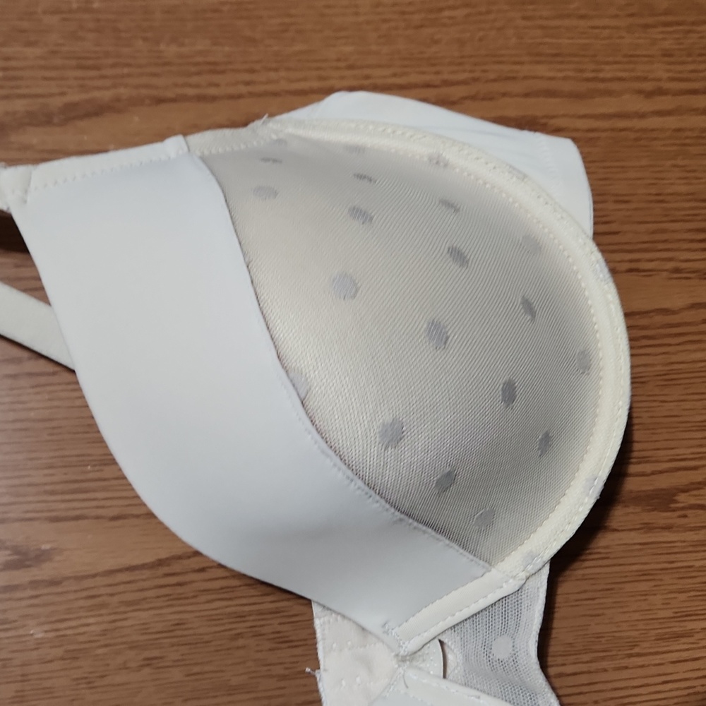 Bras - Picture 10 of 12